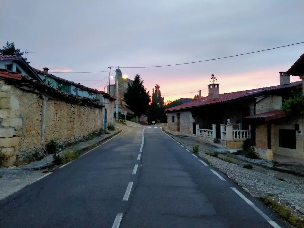 Escaño desde la carretera