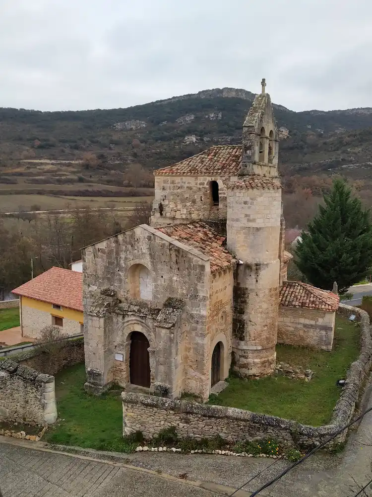 Iglesia San Salvador escaño vista aerea